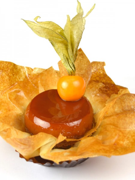 Brisa folhada de caramelo e physalis